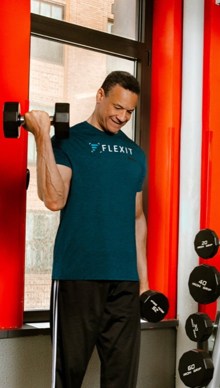Robert feeling the burn in his biceps from those curls.